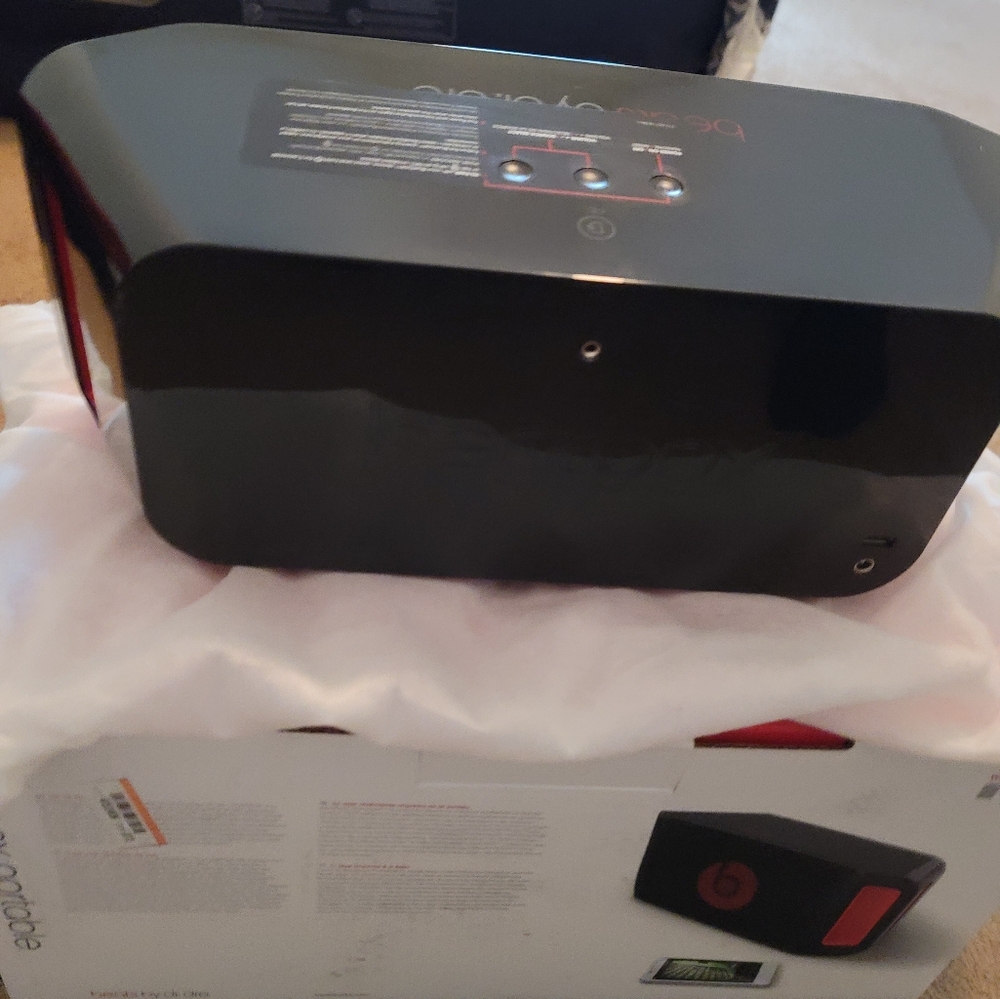 Beats By Dre Portable Speaker - Picture 3 of 3